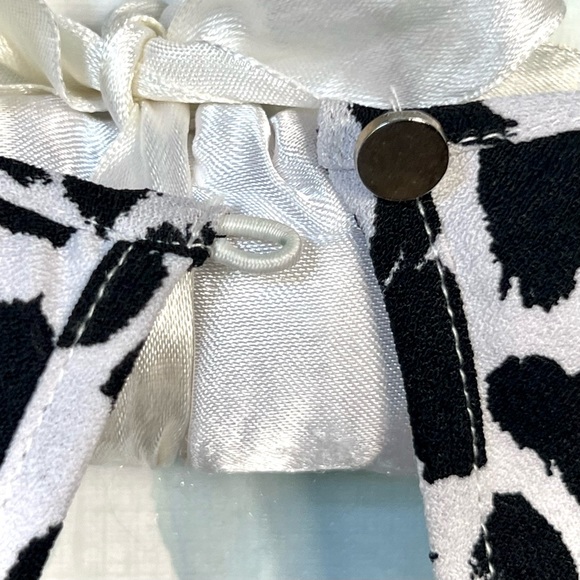 2B Bebe Womens Black & White Animal Print Sleeveless Dress Faux Gold Necklace - Picture 12 of 16